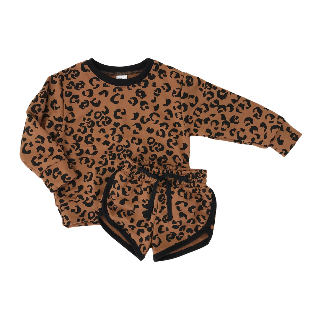 Sweatshirt and Retro Shorts - Leopard