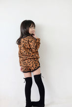 Load image into Gallery viewer, Sweatshirt and Retro Shorts - Leopard
